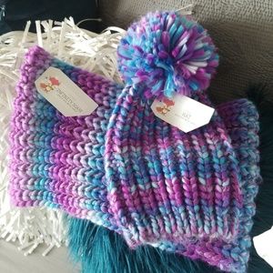 NEW beanie and infinity scarf set